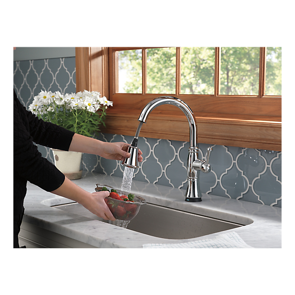 9197T-DST - Single Handle Pull-Down Kitchen Faucet with Touch2O® Technology