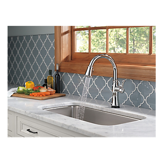 9197T-DST - Single Handle Pull-Down Kitchen Faucet with Touch2O® Technology